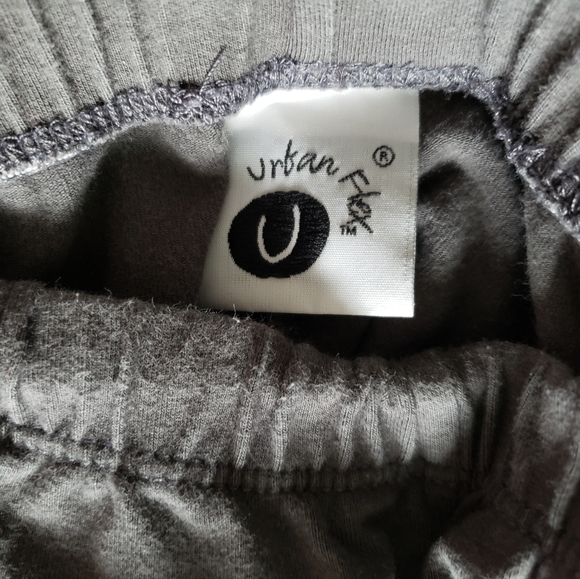 2 Pairs of Leggings - Picture 2 of 4